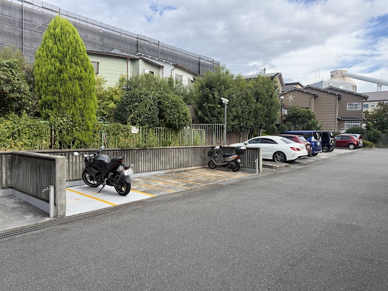 カルチェ茨木  駐車場