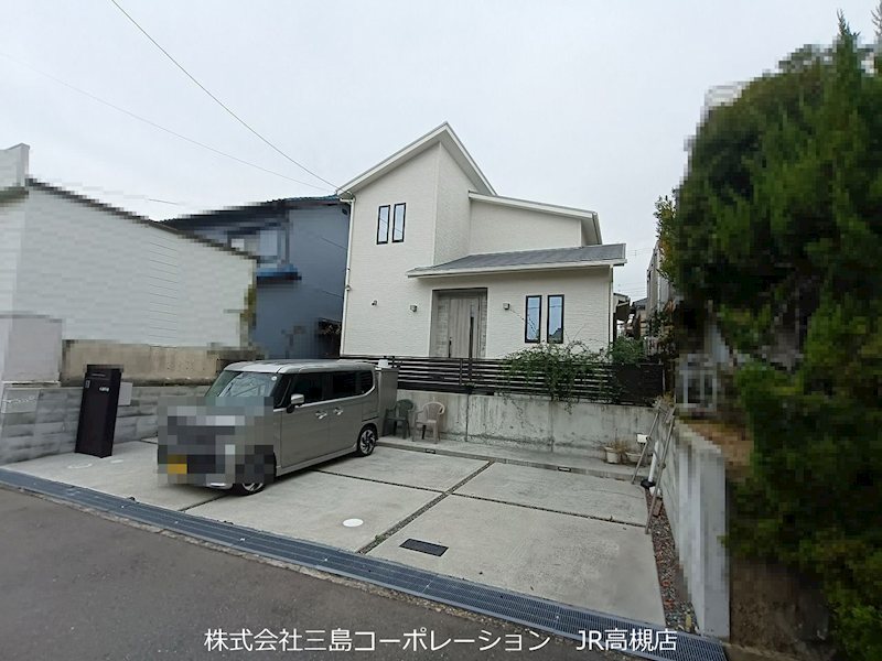 高槻市弥生が丘町　中古一戸建 現地写真（前面道路含む現地写真）