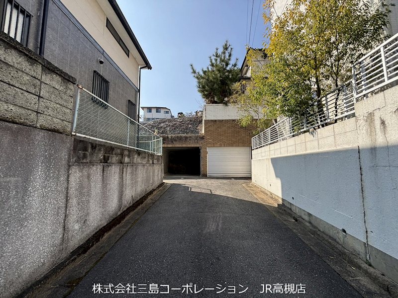 高槻市南平台1丁目　売土地 現地写真（前面道路含む現地写真）