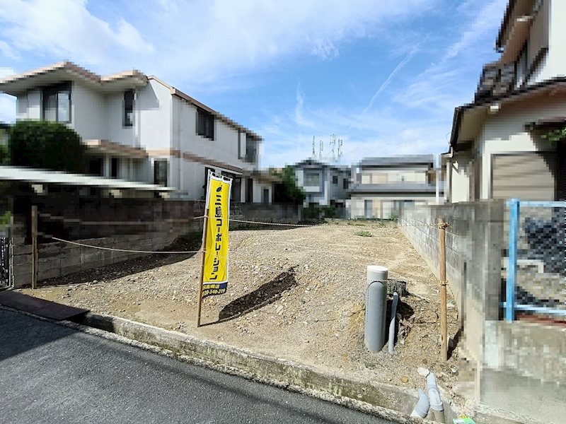 高槻市安岡寺町1丁目　売土地 バス停「学園前」まで徒歩３分。