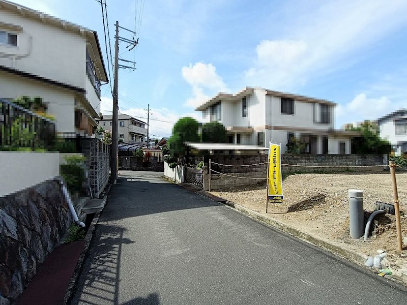 高槻市安岡寺町1丁目　売土地 交通量の少ない前面道路。