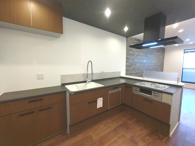 交北1丁目一戸建再生既存住宅 食洗器付Ｌ型対面式システムキッチン新調+カップボード設置