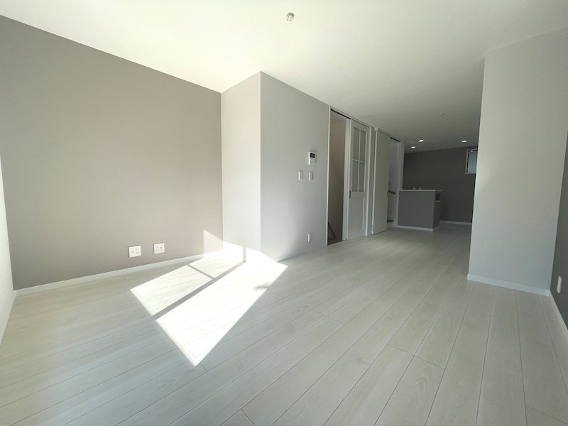 茄子作北町限定1邸新築分譲住宅 南側から採光がある18.8帖のリビング