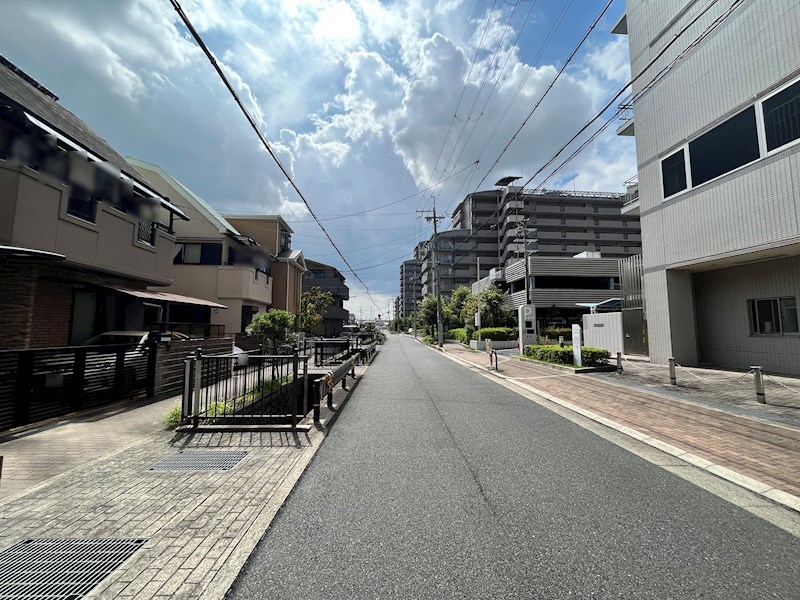 茨木市鮎川1丁目　中古一戸建 現地写真（前面道路含む現地写真）