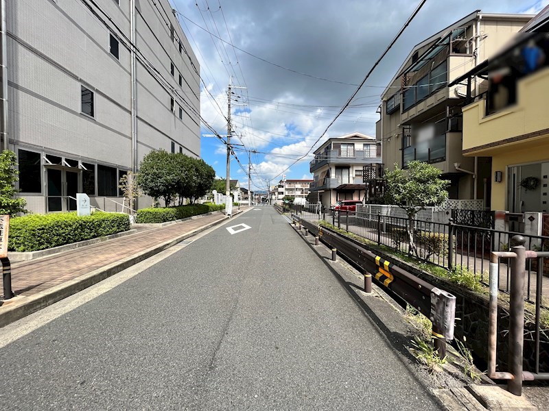 茨木市鮎川1丁目　中古一戸建 現地写真（前面道路含む現地写真）