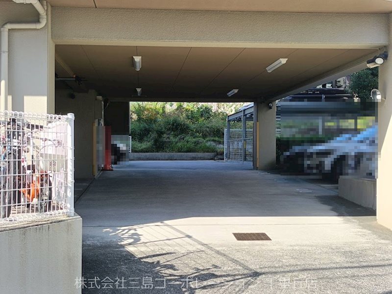 リベール千里新芦屋  共用部写真（駐車場）