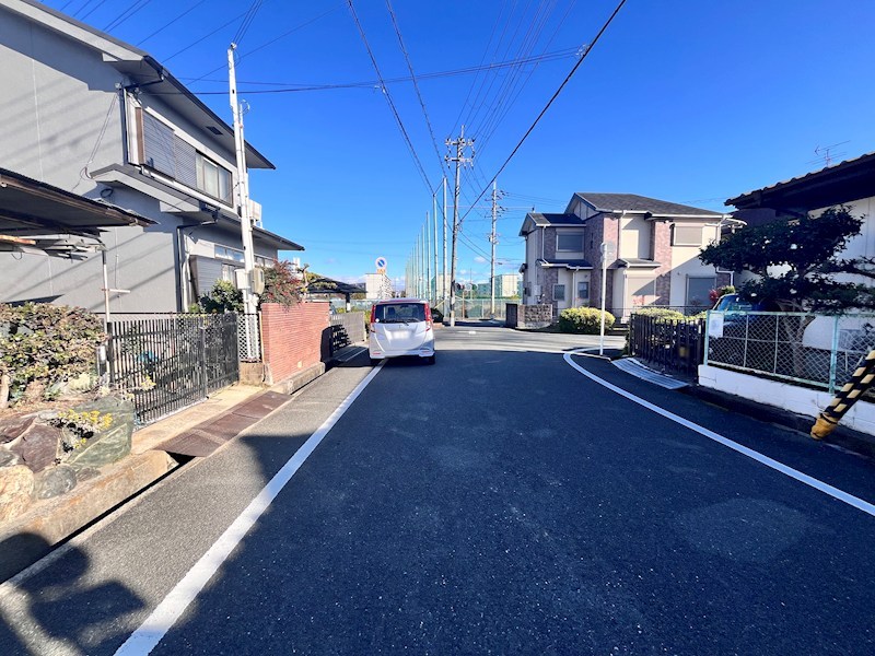 茨木市鮎川3丁目　売土地 現地写真（前面道路含む現地写真）