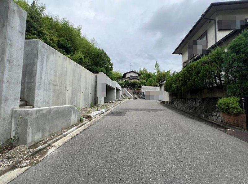 高槻市日吉台六番町　売土地1号地 現地写真（前面道路含む現地写真）