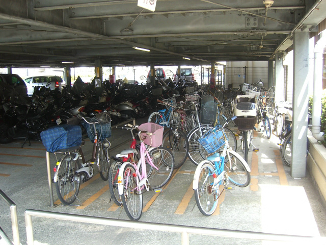 アドリーム千里丘 駐輪場