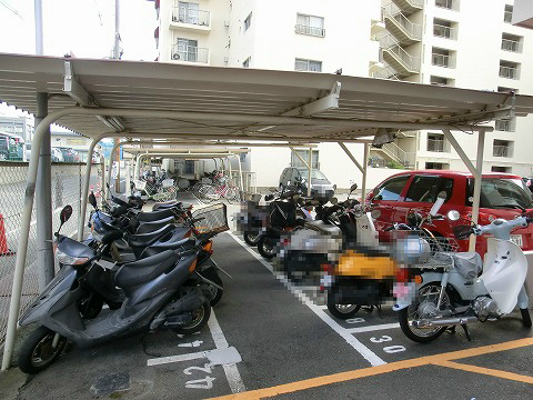 メガロコープ茨木    共用部写真（駐車場）