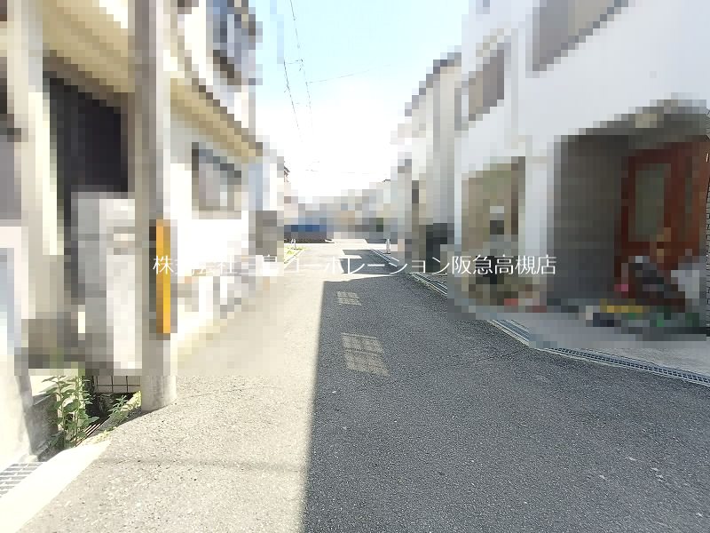 高槻市大塚町2丁目　新築一戸建 現地写真（駐車場）