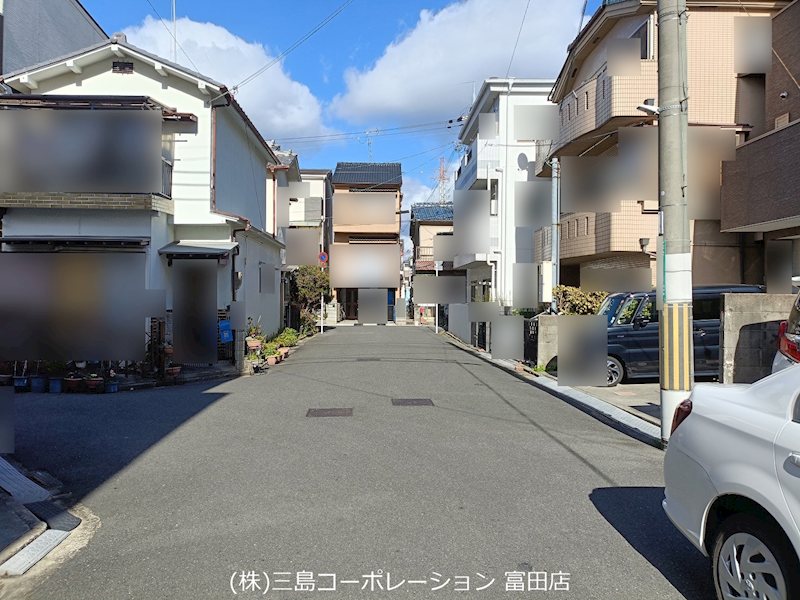 高槻市川添2丁目　中古一戸建 閑静な住宅街に位置し、住みやすい環境が魅力です。前面道路も整備されており、快適な暮らしをサポートします。