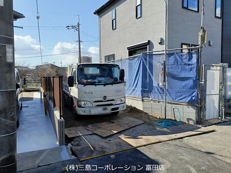 高槻市桜ヶ丘南町　新築一戸建 駐車場部分