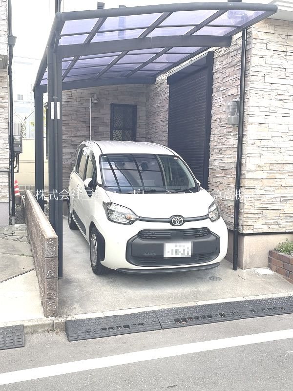 高槻市下田部町1丁目　中古一戸建 現地写真（駐車場）