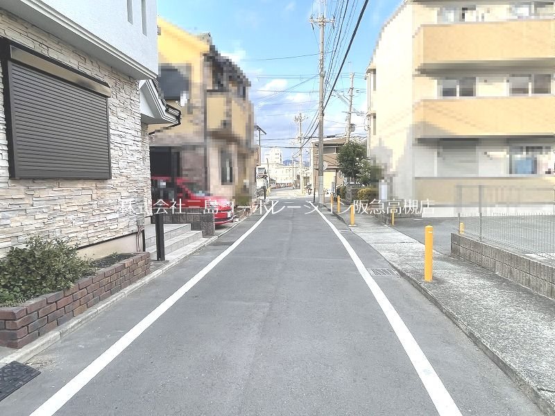 高槻市下田部町1丁目　中古一戸建 現地写真（前面道路含む現地写真）