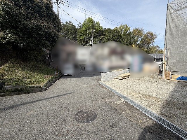 高槻市大和2丁目　新築一戸建　2号棟  前面道路