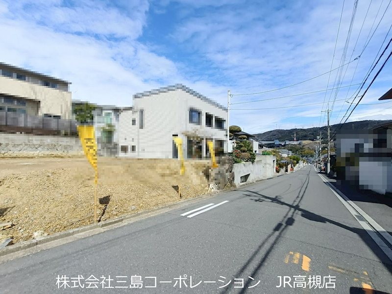 高槻市日吉台七番町　建築条件付売土地A号地 現地写真（前面道路含む現地写真）