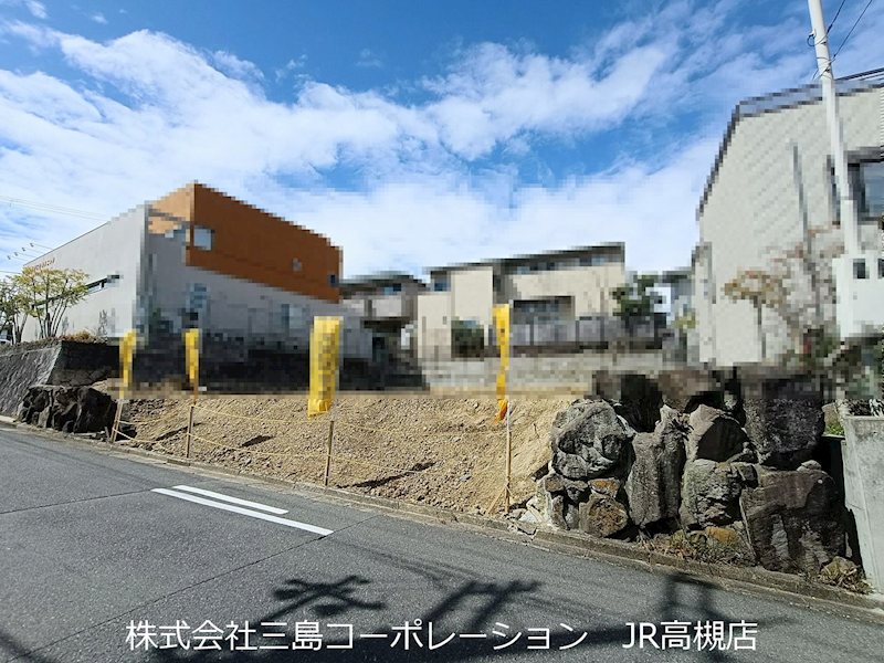 高槻市日吉台七番町　建築条件付売土地A号地 現地写真（前面道路含む現地写真）