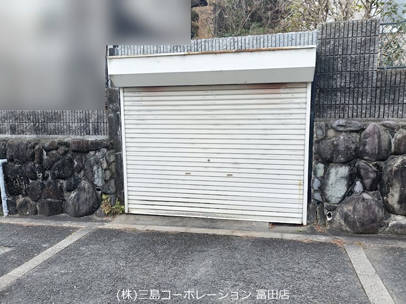 高槻市南平台3丁目　中古一戸建 駐車場