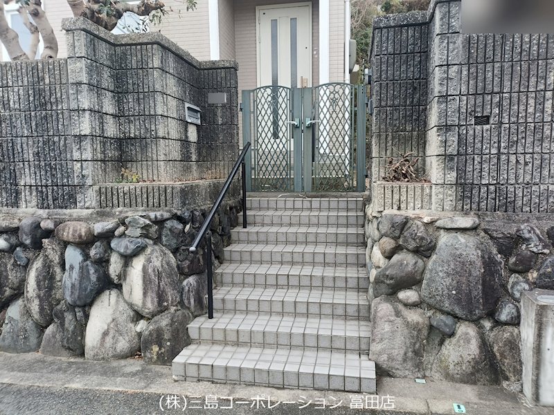 高槻市南平台3丁目　中古一戸建 玄関