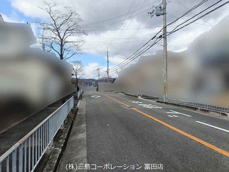 高槻市南平台3丁目　中古一戸建 前面道路