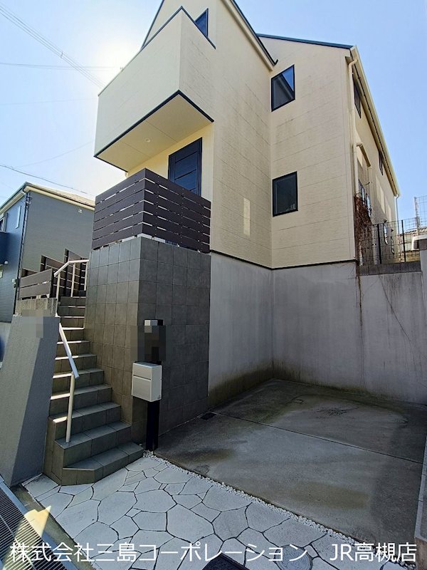 高槻市安岡寺町5丁目　中古一戸建 現地写真（前面道路含む現地写真）
