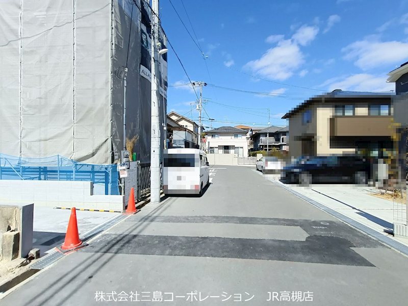 高槻市日吉台二番町　新築一戸建A号地 現地写真（前面道路含む現地写真）