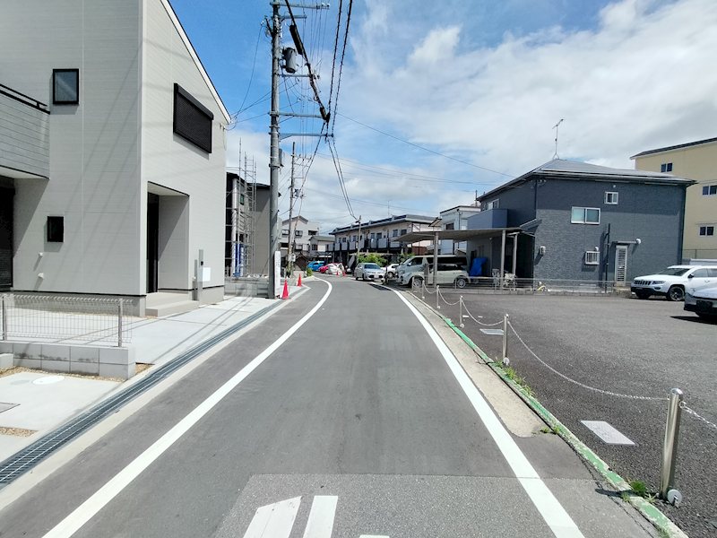 茨木市上野町 新築一戸建 4号棟 現地写真（前面道路含む現地写真）