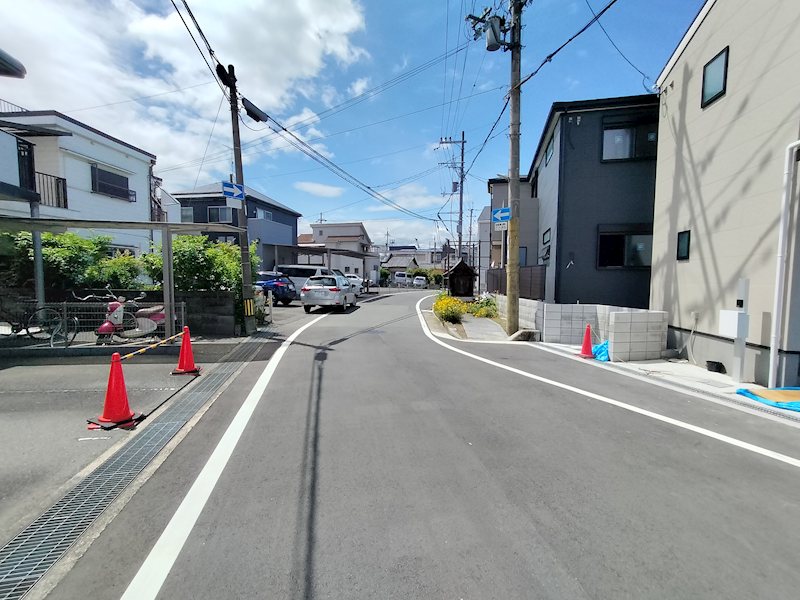 茨木市上野町 新築一戸建 4号棟 現地写真（前面道路含む現地写真）