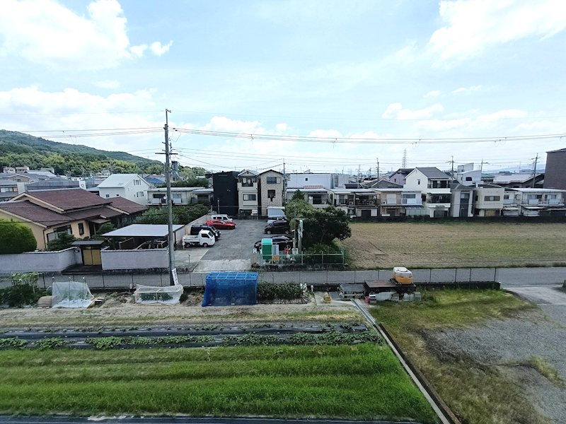 高槻市安満西の町　新築一戸建 東側が空いているため陽当り通風良好です