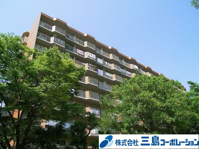 白川高層住宅6号棟 外観　阪急京都線「茨木市」駅バス12分　バス停まで徒歩3分の立地