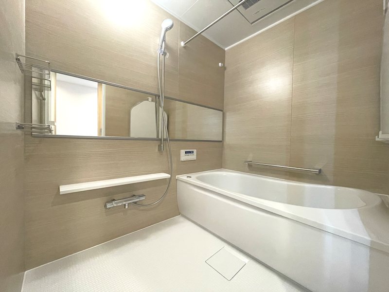 香里ケ丘七丁目アーバンライフ ボタン一つで決まった湯量と温度でお風呂が沸き、いつでも暖かいお風呂に入ってリラックスできます