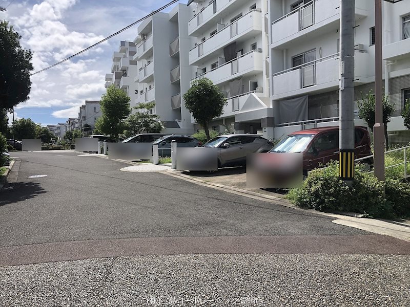 高槻阿武山二番街208号棟  駐車場