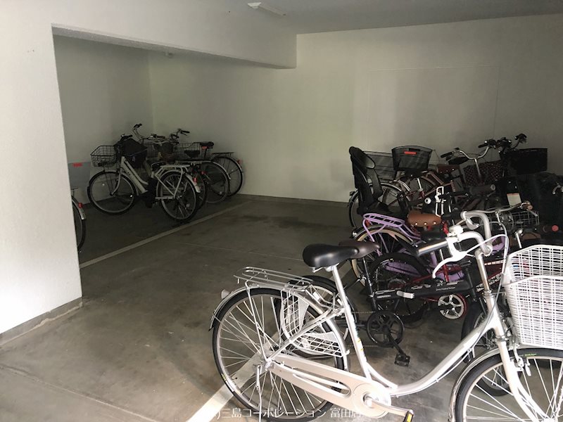 高槻阿武山二番街208号棟  駐輪場