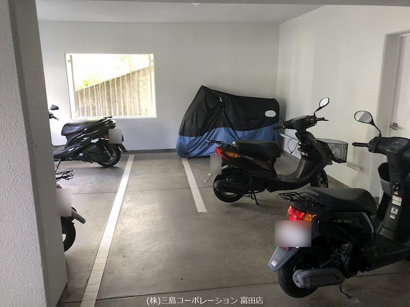 高槻阿武山二番街208号棟  バイク置き場