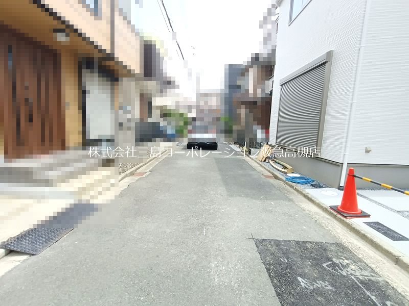 高槻市深沢町1丁目　新築一戸建 現地写真（前面道路含む現地写真）