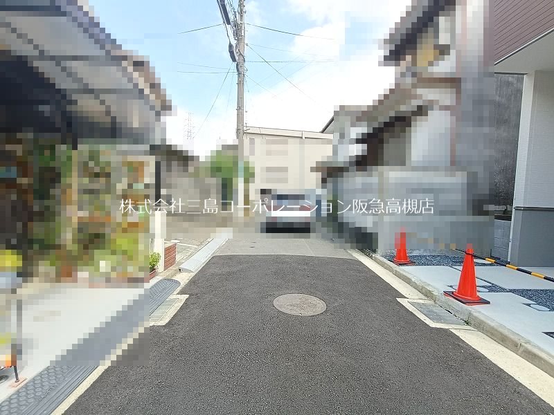 高槻市西冠1丁目　新築一戸建 現地写真（前面道路含む現地写真）