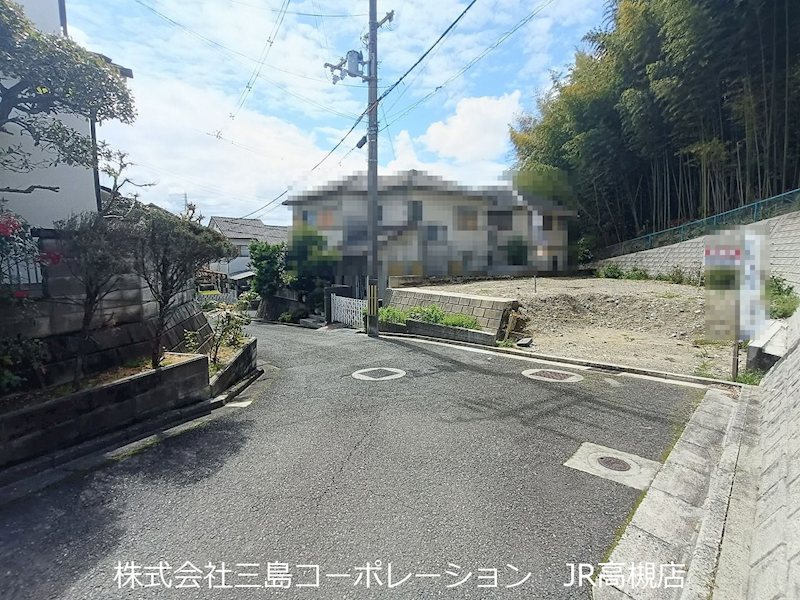 高槻市日吉台六番町　建築条件付売土地 現地写真（前面道路含む現地写真）