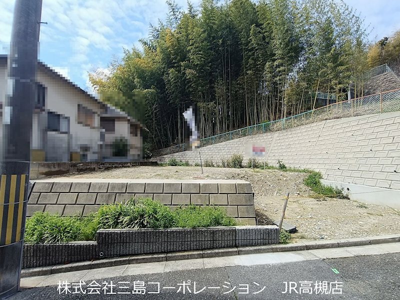 高槻市日吉台六番町　建築条件付売土地 現地写真（前面道路含む現地写真）