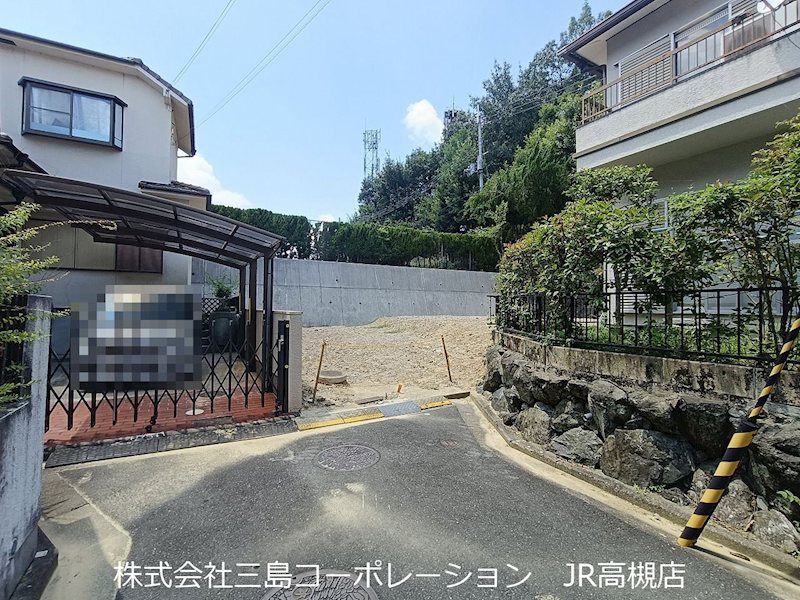 高槻市日吉台三番町　新築一戸建 現地写真（前面道路含む現地写真）