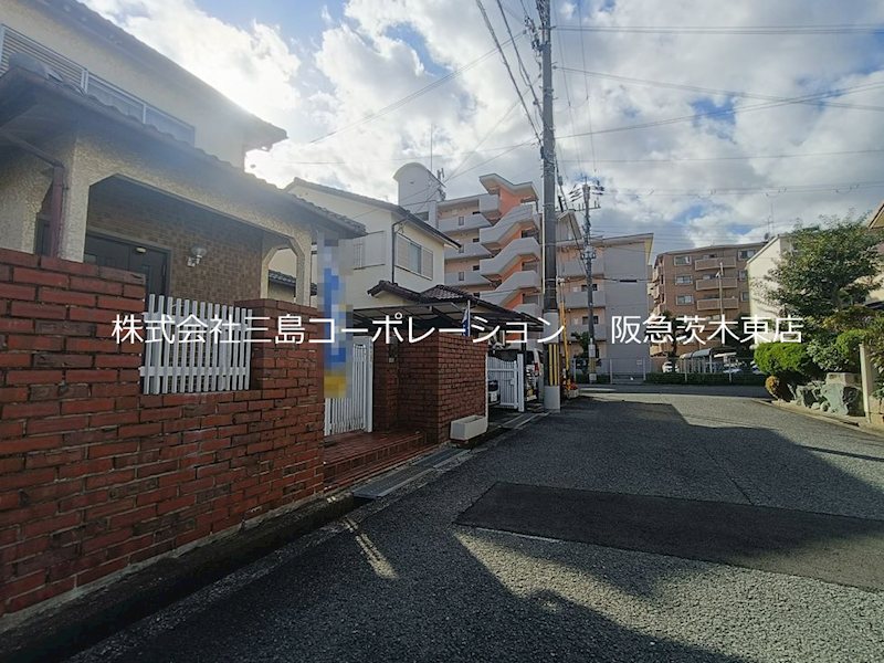 茨木市玉島台　売土地 現地写真（前面道路含む現地写真）