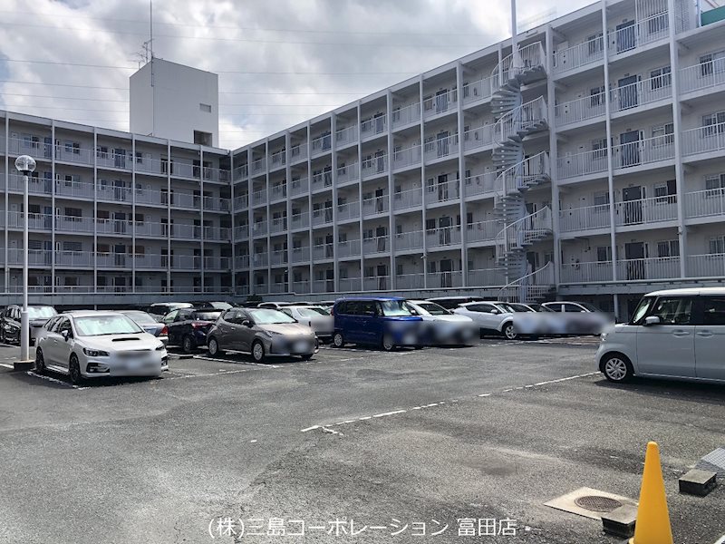 さんくれーる高槻二棟  駐車場