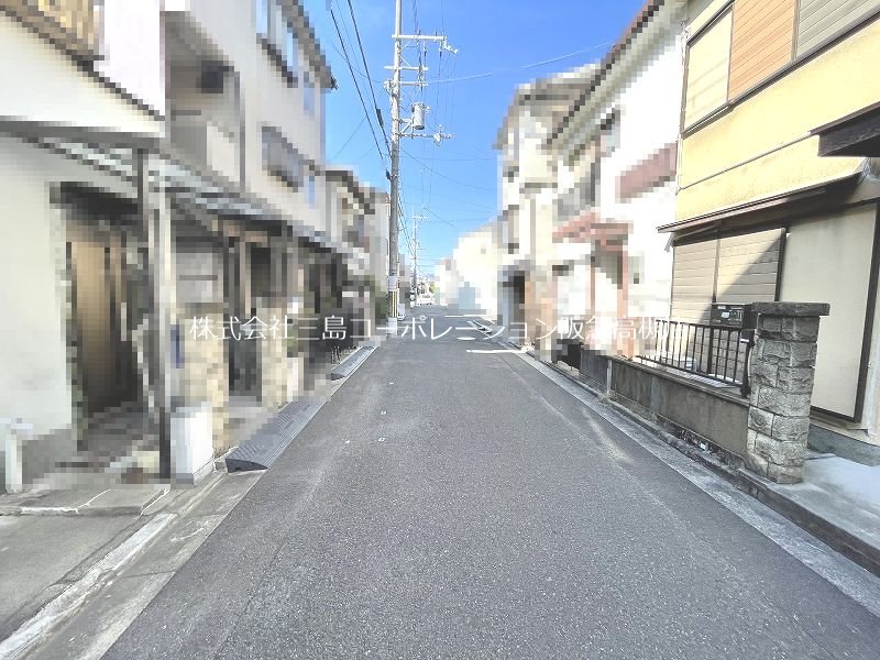 高槻市津之江町1丁目　中古テラスハウス 現地写真（前面道路含む現地写真）