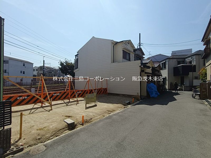 茨木市三島丘2丁目　建築条件付売土地 現地写真（前面道路含む現地写真）