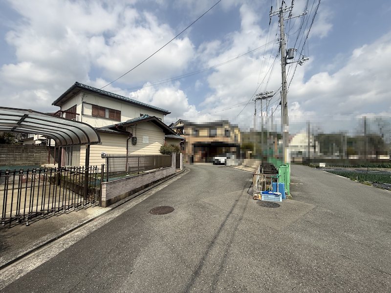 茨木市西福井3丁目　古家付きの売り土地 現地写真（前面道路含む現地写真）
