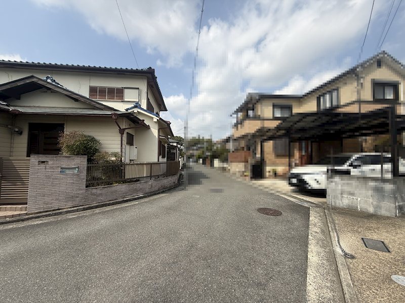 茨木市西福井3丁目　古家付きの売り土地 現地写真（前面道路含む現地写真）