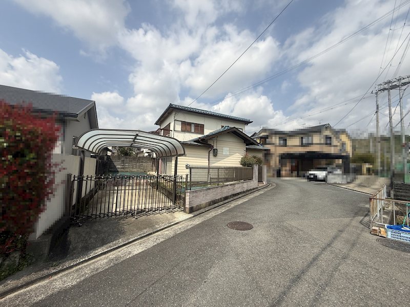 茨木市西福井3丁目　古家付きの売り土地 現地写真（前面道路含む現地写真）