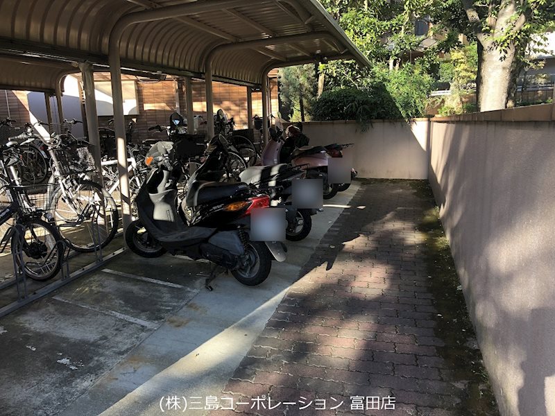 朝日プラザ高槻ウエストヒルズA棟 バイク置場