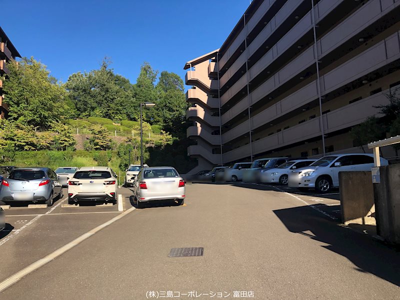朝日プラザ高槻ウエストヒルズA棟 駐車場