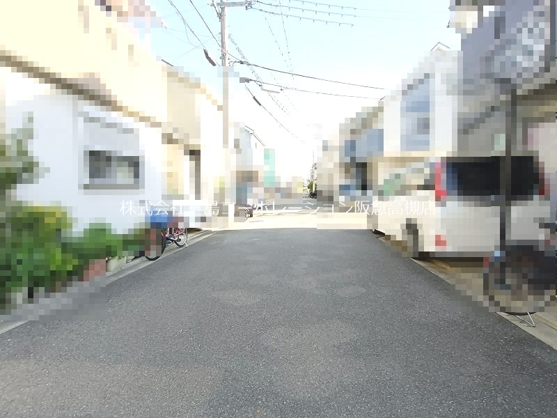 高槻市大塚町4丁目　中古一戸建 現地写真（前面道路含む現地写真）